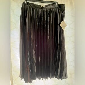 Woman’s 1x silky skirt